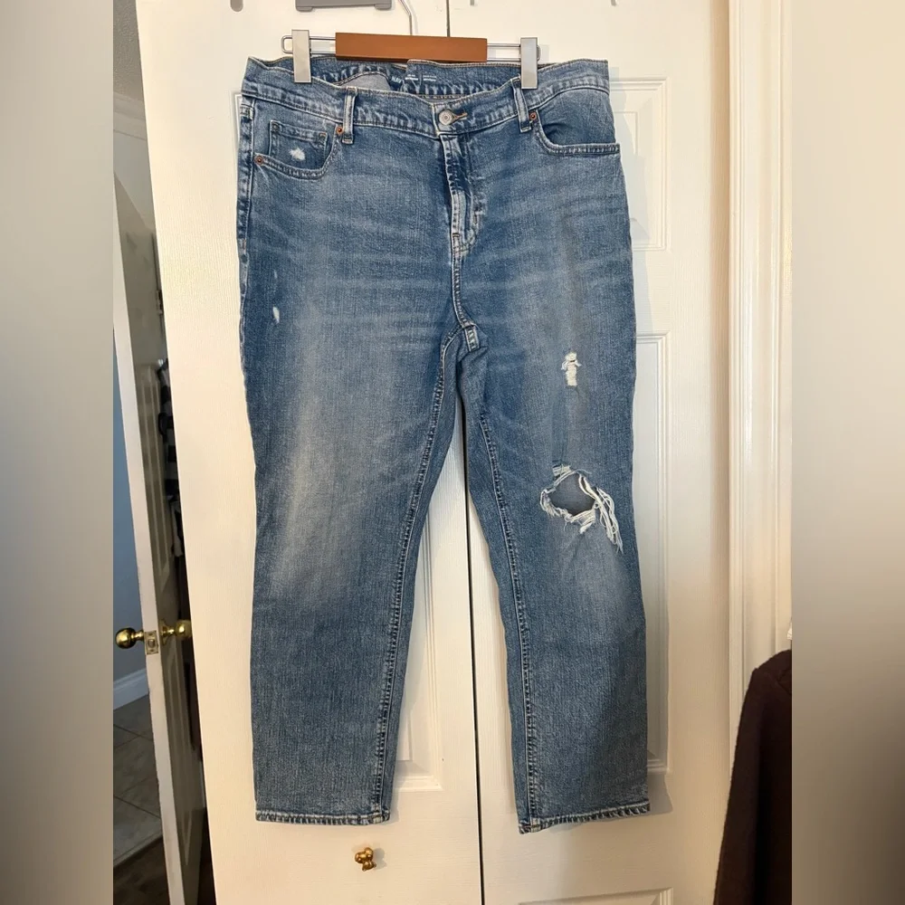 Old Navy Women's Boyfriend Jeans in Light Blue - Picture 3 of 5
